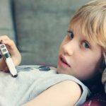 4 Efek Berbahaya Smartphone Pada Anak
